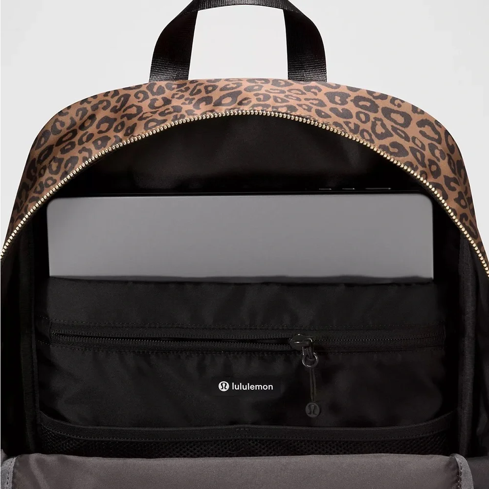 Lululemon Everywhere Backpack 22L Metal Hardware- LPOK/GOLD
